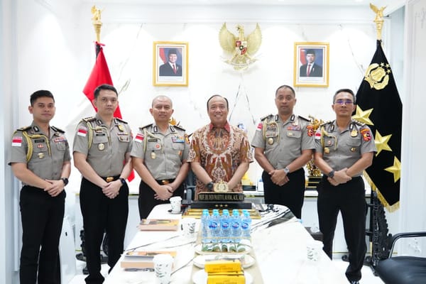 Wakapolri Bekali Calon Atase Polri Pesan Strategis Pemberantasan TPPA–PPO Lewat Buku Rujukan Global