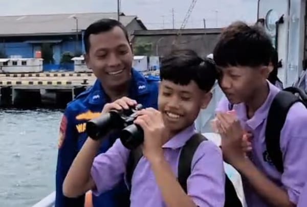 Lewat Program Jajan CIKI, Ditpolairud Polda Jateng Edukasi Pelajar soal Keselamatan Perairan dan SAR