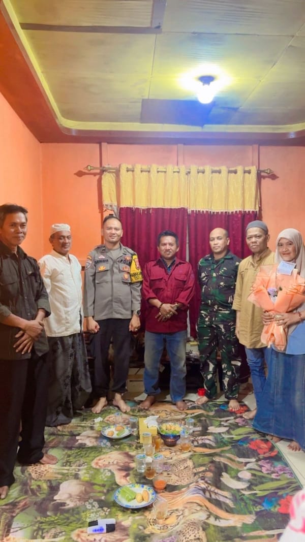 Bhabinkamtibmas Sei Jawi Dalam Sampaikan Himbauan Kamtibmas Saat Giat Peremajaan RT