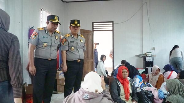 Sespimti Polri Dikreg ke-35 Salurkan Bantuan Kemanusiaan bagi Korban Longsor Cisarua