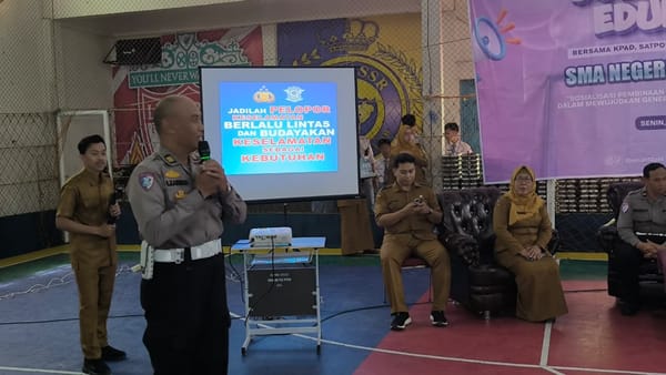 Satlantas Polresta Pontianak Beri Pemahaman UU Lalu Lintas kepada Pelajar SMAN 12