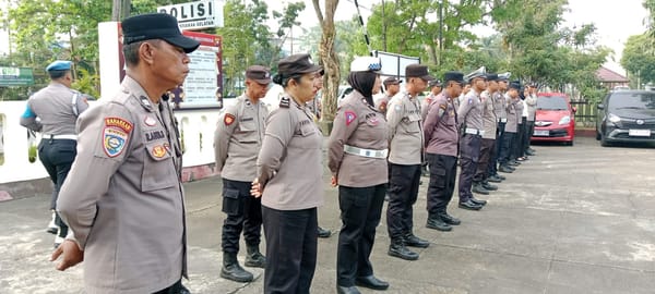Apel Jam Pimpinan, Kapolsek Pontianak Selatan Tekankan Pelayanan Humanis