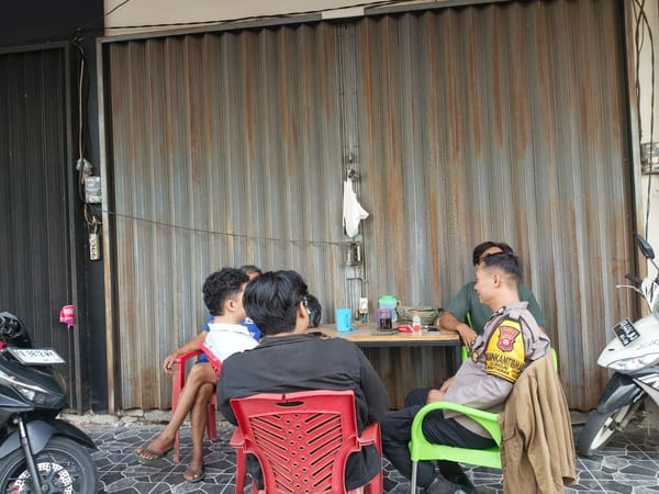 Bhabinkamtibmas Sungai Jawi Pererat Silaturahmi dengan Warga untuk Kamtibmas Kondusif