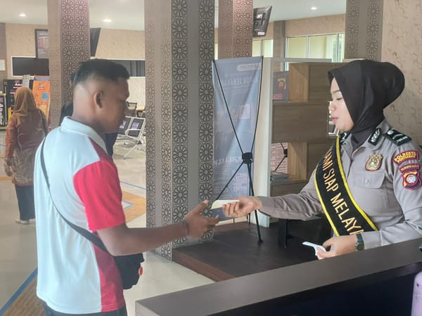 Urus SKCK Jadi Nyaman, Polwan SPKT Pontianak Layani Warga dengan Empati