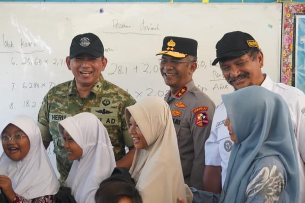 Wapangs TNI–Gubernur Akpol Turun ke Aceh Tamiang, Pastikan Sekolah dan Puskesmas Pulih Pascabanjir
