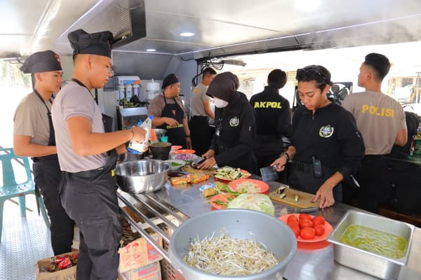 Hari ke-6 Latsitardanus 2026, Taruna Akpol Siapkan Makanan Bergizi untuk 700 Warga Pengungsi Aceh Tamiang