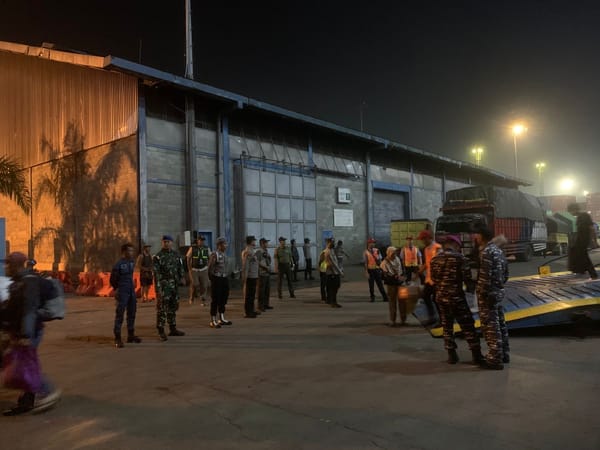 Humanis dan Siaga, Polsek Dwikora Pastikan Embarkasi Penumpang Aman dan Tertib
