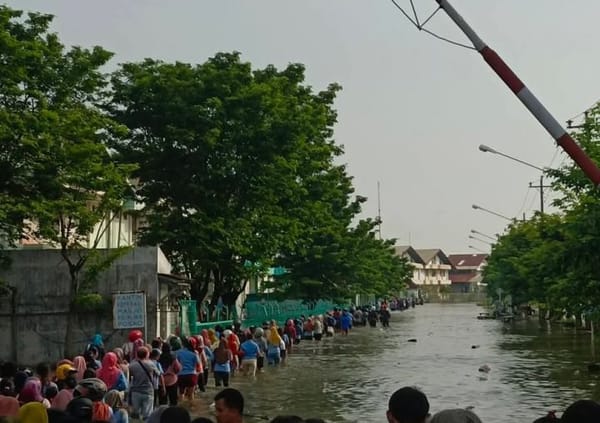 Banjir Rendam Kawasan Industri Tanjung Mas Usai Tanggul Kolam Retensi Jebol