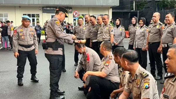 Kapolresta Malang Kota Pimpin Kenaikan Pangkat 85 Personel, Ingatkan Etika dan Integritas
