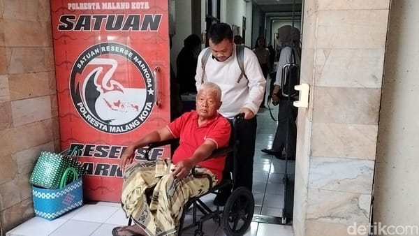Duduk di Kursi Roda, Yai Mim Laporkan Dugaan Pengeroyokan