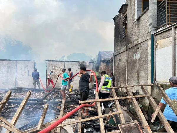 Dua Rumah Limasan di Desa Sumberagung Jaken Terbakar, Pelaku Diduga Anak Pemilik
