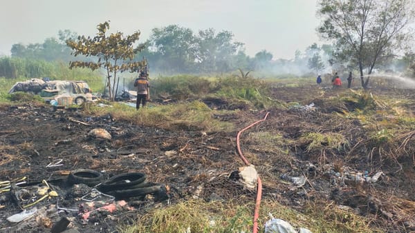 Api Lalap Lahan Kosong di Depan Hotel Novotel Pontianak, Polisi dan Pemadam Swasta Bergerak