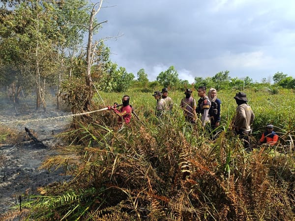 Lahan Terbakar di Pontianak, Polisi dan BPBD Bergerak Cepat Padamkan Api