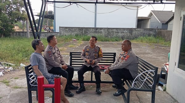 Sat Binmas Polresta Pontianak Cek Pos Siskamling dan Gelar Bincang Kamtibmas