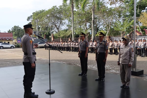 Kapolresta Pontianak Pimpin Apel Purna Bhakti Tiga Personel