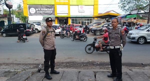 Polsek Pontianak Kota Pastikan Keamanan Kegiatan Swimming With Aming Coffee