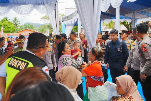 Kunjungi Pengungsi di Tapanuli Tengah, Titiek Soeharto Beri Bantuan dan Puji Polri