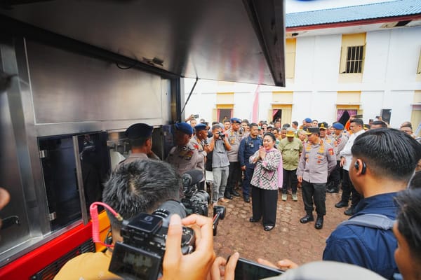 Saat Tinjau Hunian Sementara di Tapanuli Tengah, Titiek Soeharto Sampaikan Apresiasi untuk Polri