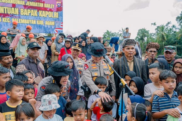Operasi Aman Nusa II: 100 Personel Brimob Bangun Jembatan untuk Selamatkan Ekonomi Warga