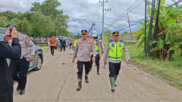 Polisi Amankan Proses Perbaikan Tanggul Jebol di Grobogan, Distribusi Bantuan Tetap Terjaga