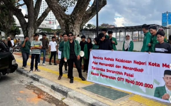 Kasus OTT Rp40 Juta Memanas! Kader HIMMAH Kepung Kejari Medan, Desak Tersangka Segera Ditahan