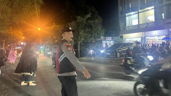 Jemaah Tenang Beribadah, Polisi Hadir Beri Rasa Aman di Masjid Ash-Sholihin Selama Ramadhan