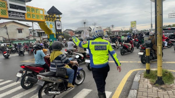 Personel Ops Liong Kapuas Intens Atur Lalu Lintas, Wujudkan Jalan Aman dan Lancar