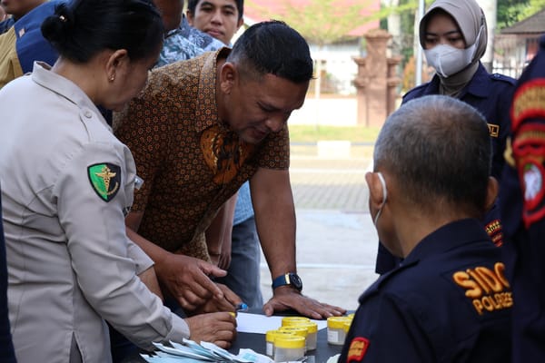 Polisi Juga Diawasi! Tes Urine Mendadak Jadi Bukti Komitmen Polresta Pontianak