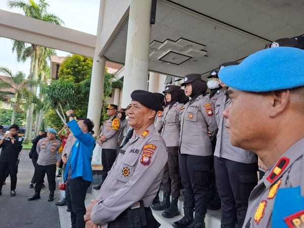 Ratusan Mahasiswa BEM UPGRI Pontianak Gelar Aksi, Polresta Lakukan Pengamanan
