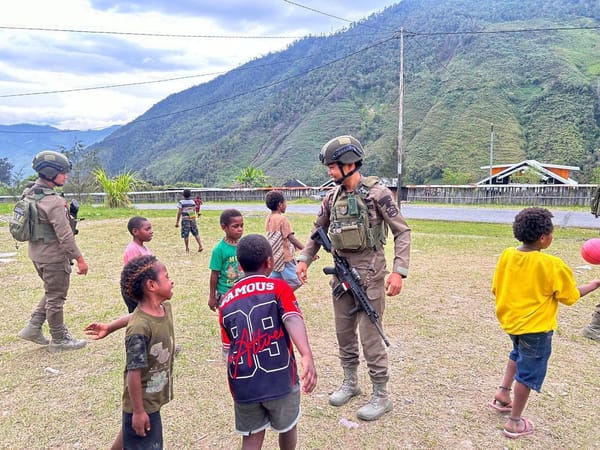 Satgas Damai Cartenz Sambangi Warga Kulirik, Pendekatan Humanis Polisi Perkuat Keamanan dan Kepercayaan Masyarakat