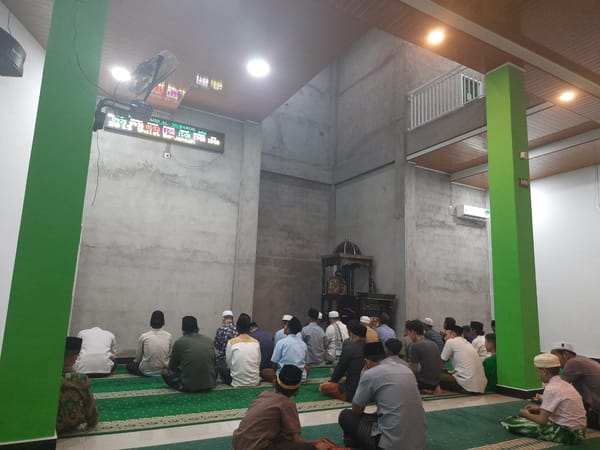 Kapolsek Pontianak Selatan Isi Kultum Tarawih, Serukan Perlindungan Generasi Muda