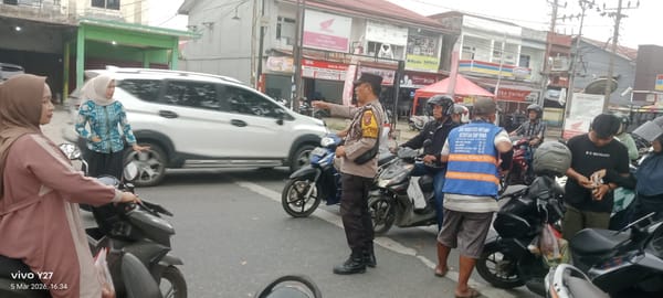 Pengunjung Membludak, Polsek Pontianak Kota Perketat Pengamanan Pasar Juadah