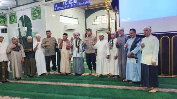 Kapolresta Pontianak Gelar Safari Ramadan dan Subuh Keliling di Masjid Syakirin