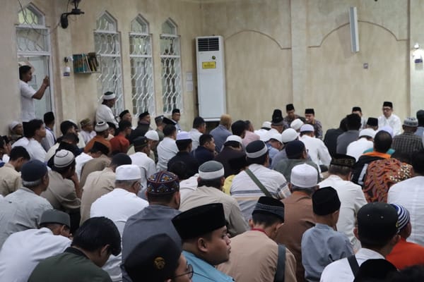 Tausiah Ustadz Das’ad Latif Warnai Safari Kamtibmas di Masjid Al-Muhtadin Untan