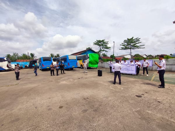 Aksi Serikat Karyawan DAMRI di Pontianak Dikawal Personel Polresta