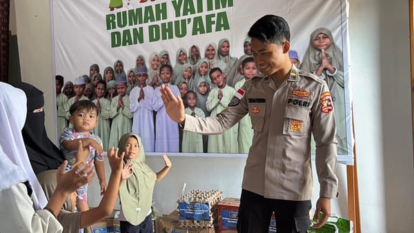 Senyum Anak-Anak Mimika dan Hangatnya Kepedulian Satgas Damai Cartenz
