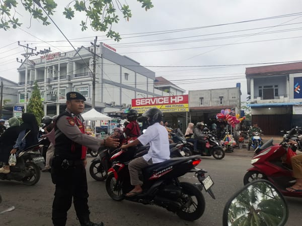 Polsek Pontianak Kota Hadir Amankan Aktivitas Pasar Juadah Ramadan
