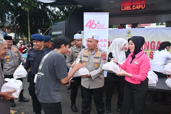 Polda Kalsel dan Bhayangkari Bagikan 1.200 Paket Takjil Gratis
