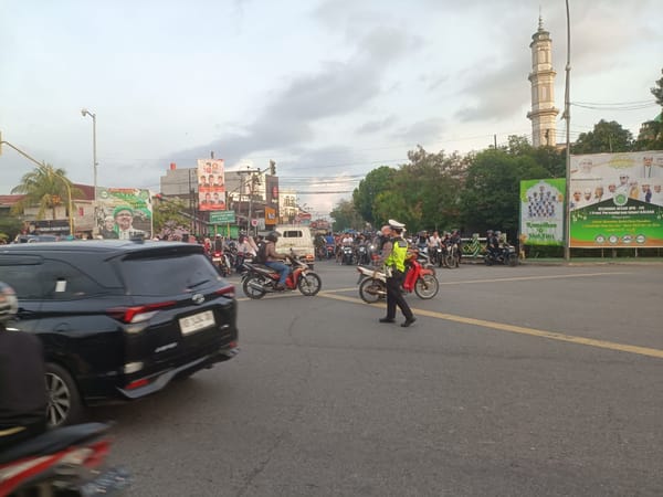 Cegah Kemacetan, Polisi Atur Arus Lalu Lintas Jelang Berbuka Puasa