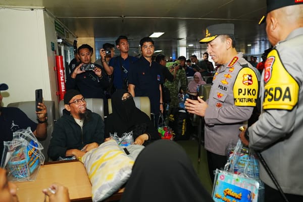 Pantau Arus Mudik di Pelabuhan Merak, Kapolri Tegaskan Komitmen Berikan Pelayanan Terbaik bagi Masyarakat