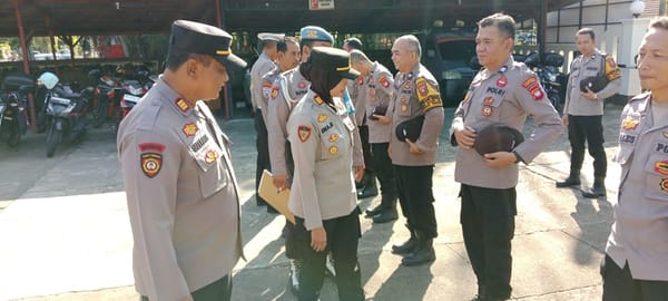 Wujudkan Polisi Humanis, Kapolsek Pontianak Selatan Cek Sikap Tampang Anggota