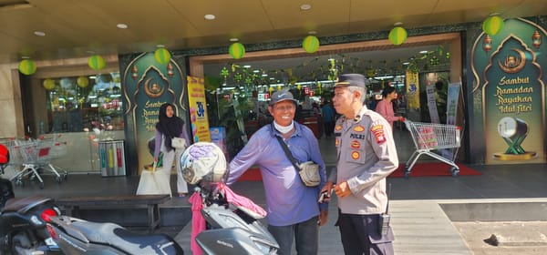 POSPAM Ops Ketupat Kapuas 2026 Intensifkan Patroli di Supermarket Mitra Anda Sungai Jawi