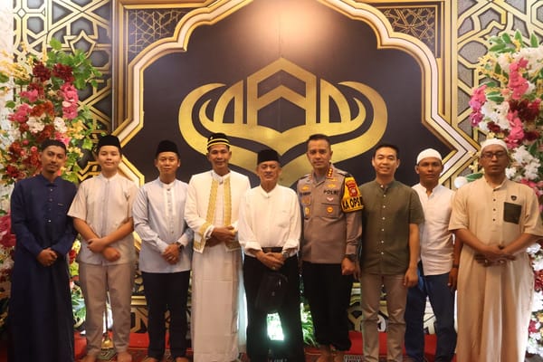 Suasana Haru Warnai Buka Puasa Bersama 100 Anak Yatim Piatu di Pontianak Timur