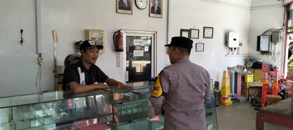 Cegah Gangguan Kamtibmas, Bhabinkamtibmas Sambangi SPBU di Jalan Teuku Umar