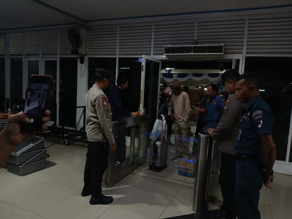 Pelayanan Prima di Pelabuhan Dwikora, Personel Pos Terpadu Hadirkan Pengamanan dan Layanan Humanis bagi Penumpang