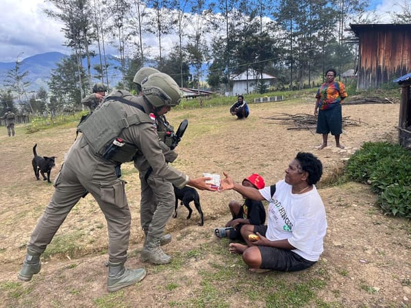 Patroli Humanis di Ilaga, Personel Jaga Keamanan Sekaligus Pererat Komunikasi dengan Warga