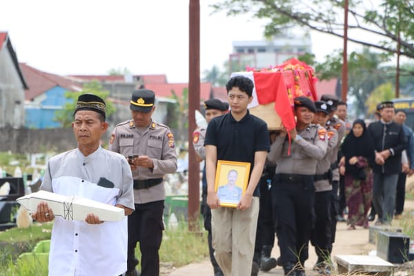 Apel Persada Digelar, Kabagsdm Polresta Pontianak Beri Penghormatan untuk Aiptu Ahmad Nuraini
