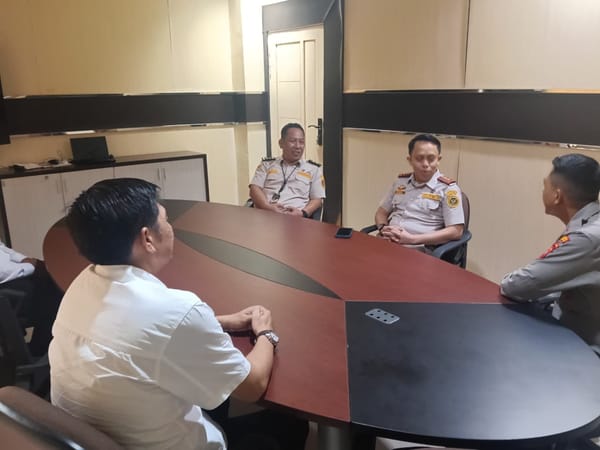 Perkuat Koordinasi Kamtibmas, Kapolsek Pelabuhan Dwikora Jalin Silaturahmi dengan Stakeholder Pelabuhan