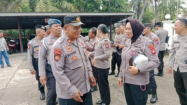 Waka Polsek dan Kanit Propam Cek Sikap Tampang Personel, Tegakkan Disiplin dan Pelayanan Humanis