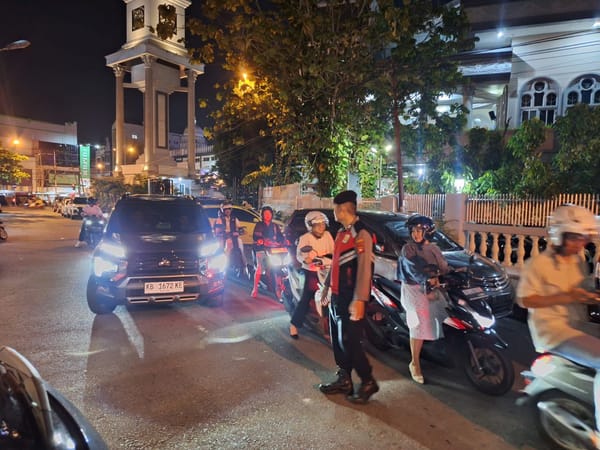 Ratusan Personel Polresta Pontianak Siaga, Pengamanan Misa Wafat Isa Almasih Berjalan Khidmat dan Aman